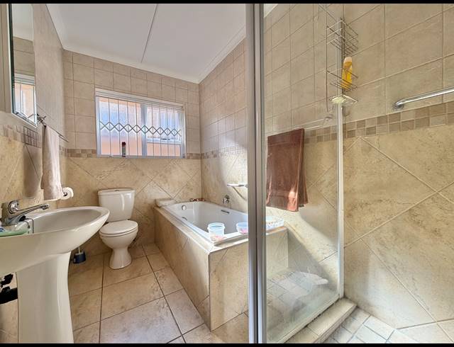 3 BEDROOM HOUSE FOR SALE IN WAVECREST